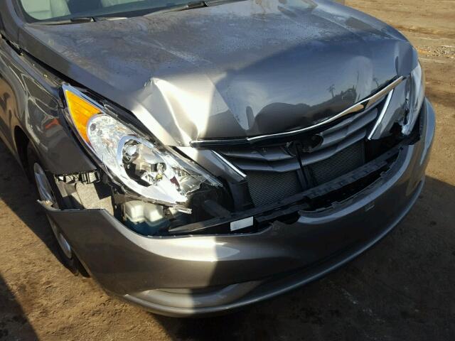 5NPEB4AC1DH566807 - 2013 HYUNDAI SONATA GLS SILVER photo 9