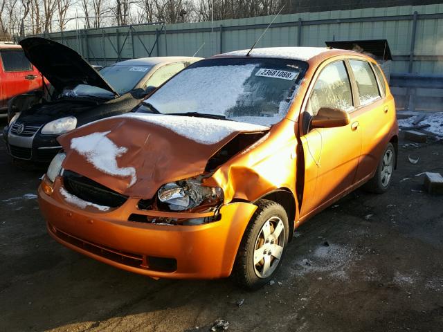 KL1TD666X8B024782 - 2008 CHEVROLET AVEO BASE ORANGE photo 2