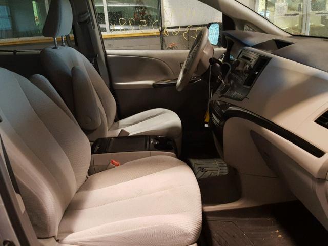 5TDKK3DC5DS355998 - 2013 TOYOTA SIENNA LE SILVER photo 5