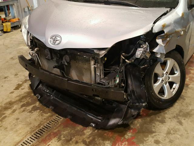 5TDKK3DC5DS355998 - 2013 TOYOTA SIENNA LE SILVER photo 9