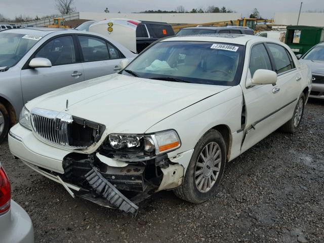 1LNHM83WX4Y662984 - 2004 LINCOLN TOWN CAR U WHITE photo 2