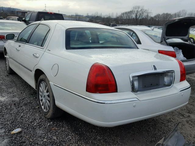 1LNHM83WX4Y662984 - 2004 LINCOLN TOWN CAR U WHITE photo 3