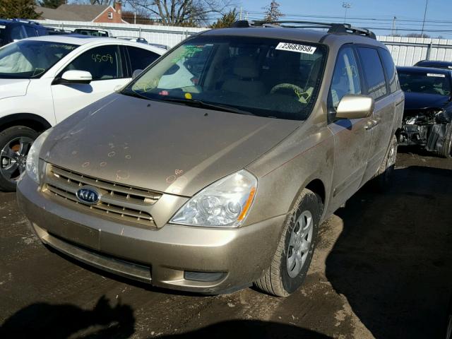 KNDMB133686239388 - 2008 KIA SEDONA GOLD photo 2