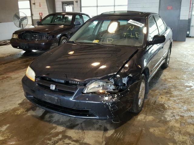 1HGCG1656XA031129 - 1999 HONDA ACCORD EX BLACK photo 2