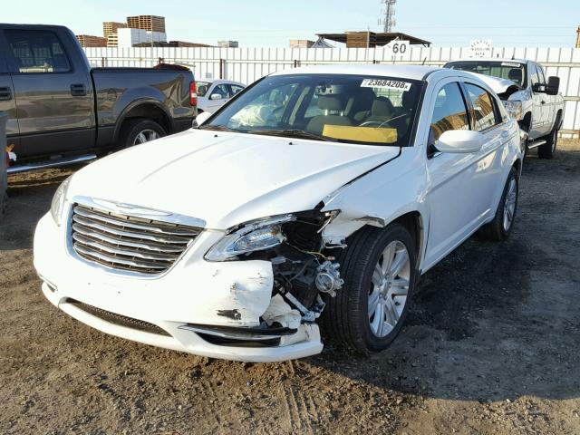 1C3CCBBBXDN584810 - 2013 CHRYSLER 200 TOURIN WHITE photo 2