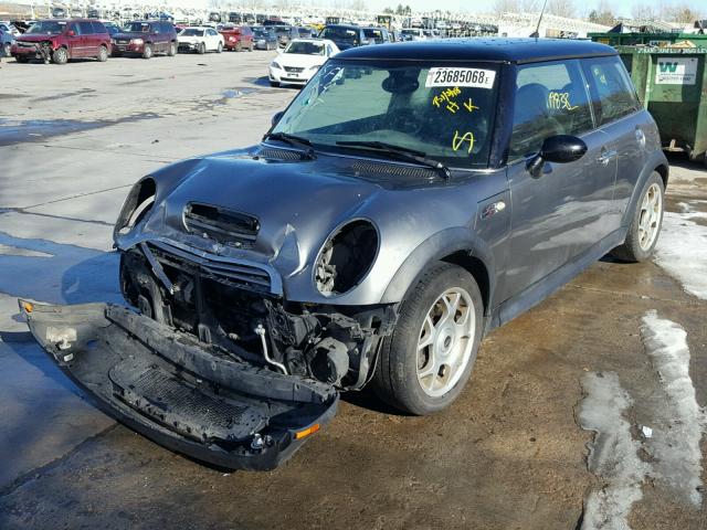 WMWRE33485TD93132 - 2005 MINI COOPER S GRAY photo 2