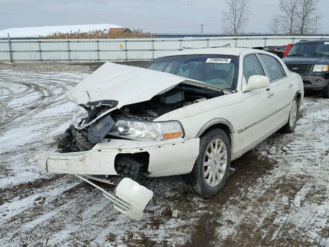 1LNHM81V16Y634178 - 2006 LINCOLN TOWN CAR S WHITE photo 2