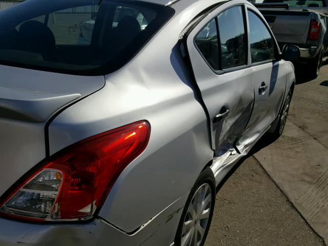 3N1CN7AP7FL865386 - 2015 NISSAN VERSA S SILVER photo 9