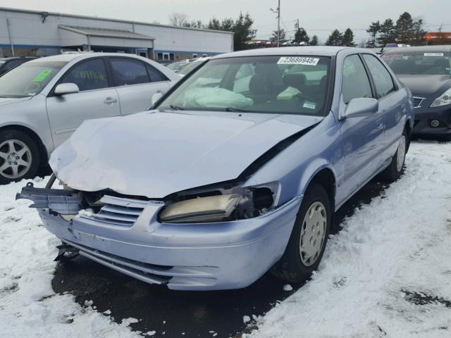 JT2BG22K2V0079752 - 1997 TOYOTA CAMRY LE BLUE photo 2