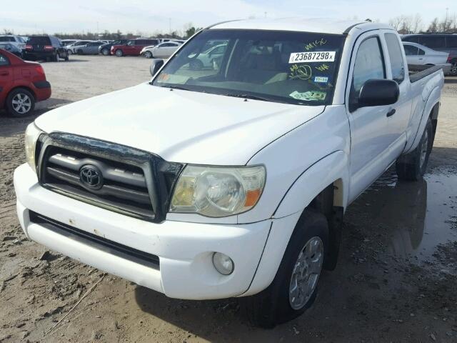 5TETU62N27Z336966 - 2007 TOYOTA TACOMA PRE WHITE photo 2