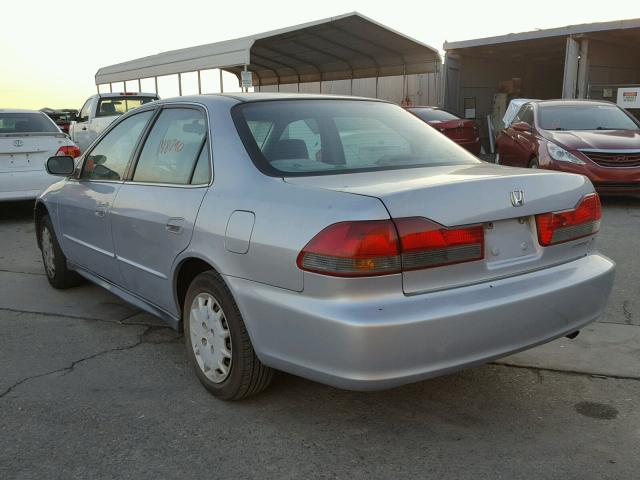 1HGCG665X1A012989 - 2001 HONDA ACCORD LX SILVER photo 3