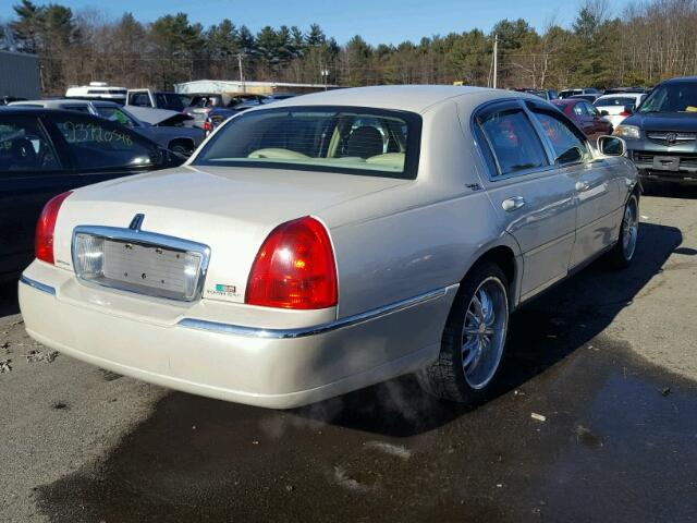 1LNHM82W06Y637824 - 2006 LINCOLN TOWN CAR S WHITE photo 4