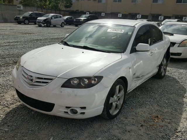 JM1BK123X51305622 - 2005 MAZDA 3 S WHITE photo 2