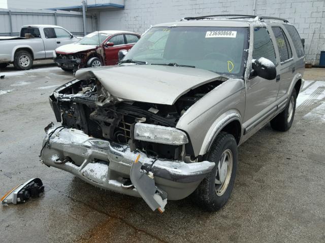 1GNDT13W312166850 - 2001 CHEVROLET BLAZER TAN photo 2