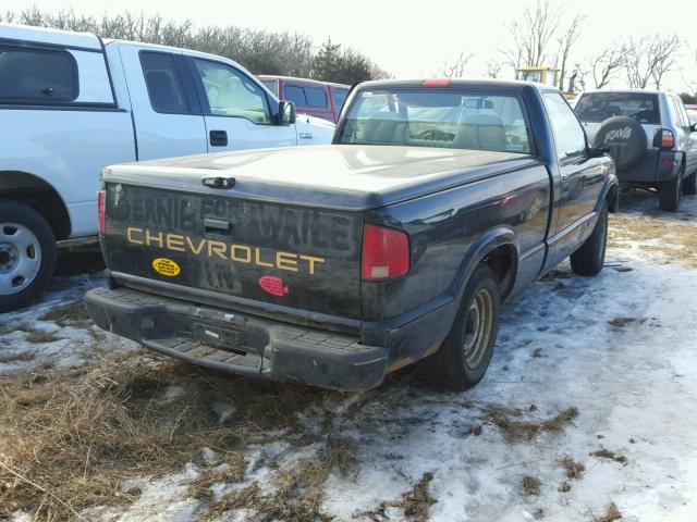 1GCCS1442WK111754 - 1998 CHEVROLET S TRUCK S1 BLACK photo 4