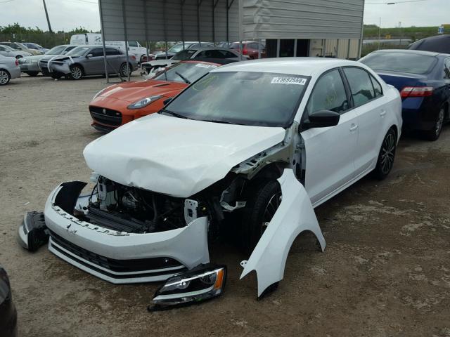 3VWD17AJ8GM386427 - 2016 VOLKSWAGEN JETTA SPOR WHITE photo 2