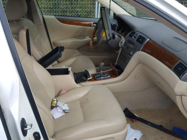 JTHBA30G155060804 - 2005 LEXUS ES 330 WHITE photo 5