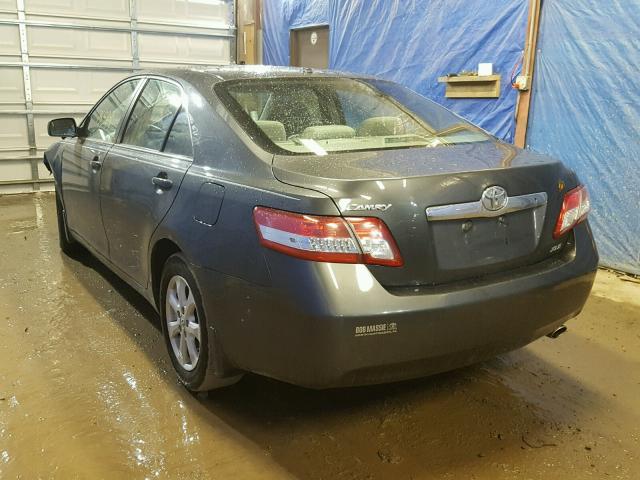 4T1BF3EK7AU099537 - 2010 TOYOTA CAMRY BASE GRAY photo 3