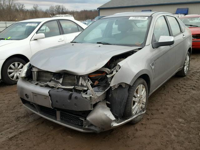 1FAHP35N38W252845 - 2008 FORD FOCUS SE SILVER photo 2