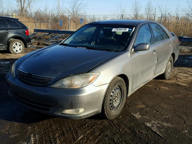 4T1BE32K13U701388 - 2003 TOYOTA CAMRY LE GRAY photo 2