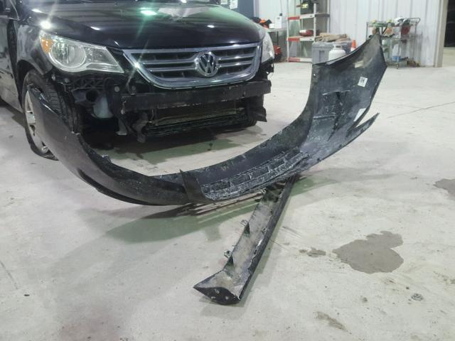 2V4RW3D11AR395555 - 2010 VOLKSWAGEN ROUTAN SE BLACK photo 9