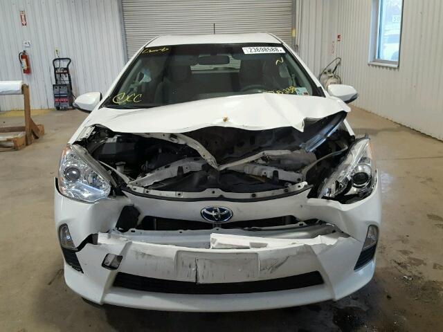 JTDKDTB32E1575238 - 2014 TOYOTA PRIUS C WHITE photo 9