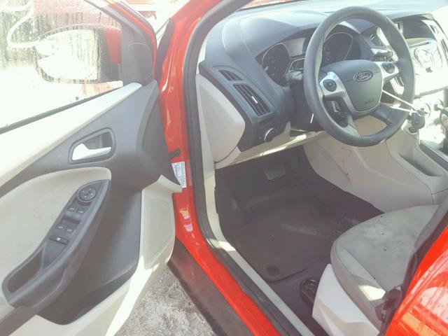 1FADP3K25EL150372 - 2014 FORD FOCUS SE RED photo 9