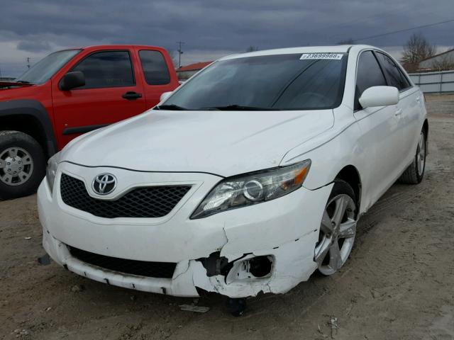 4T1BF3EK5AU552215 - 2010 TOYOTA CAMRY BASE WHITE photo 2