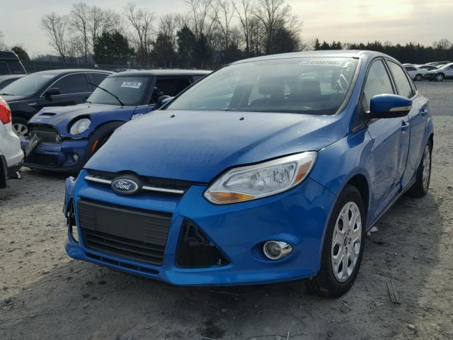 1FAHP3F25CL300666 - 2012 FORD FOCUS SE BLUE photo 2