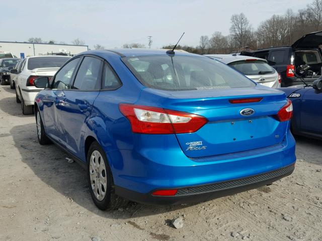 1FAHP3F25CL300666 - 2012 FORD FOCUS SE BLUE photo 3