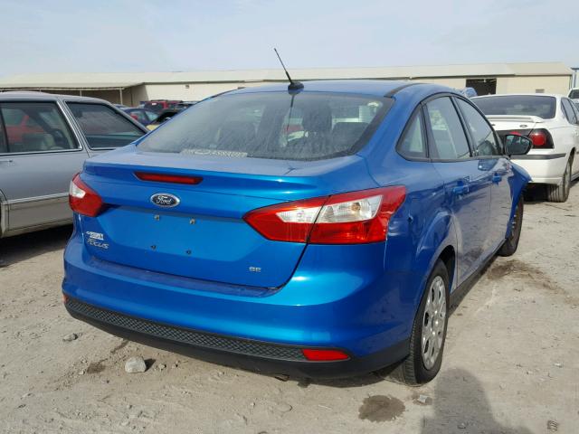 1FAHP3F25CL300666 - 2012 FORD FOCUS SE BLUE photo 4