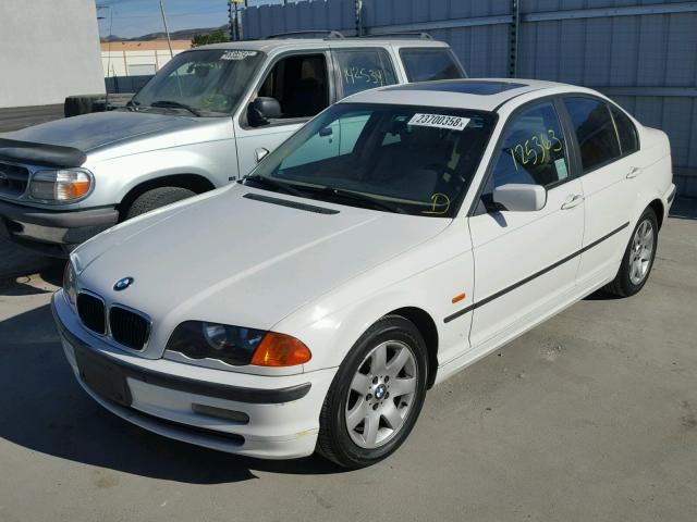 WBAAV33401FU95446 - 2001 BMW 325 I WHITE photo 2