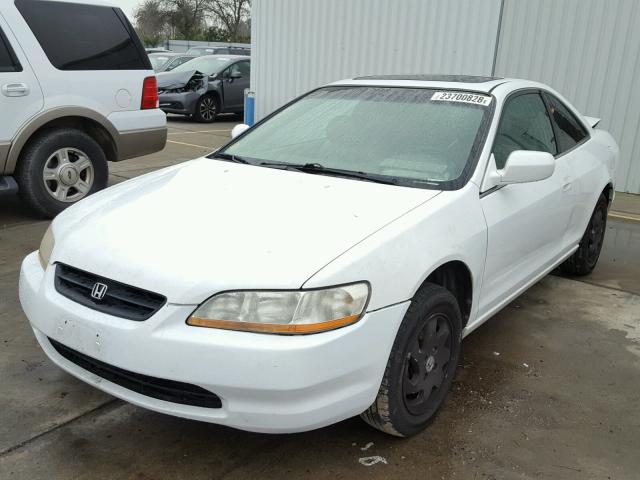 1HGCG3273YA023607 - 2000 HONDA ACCORD EX WHITE photo 2