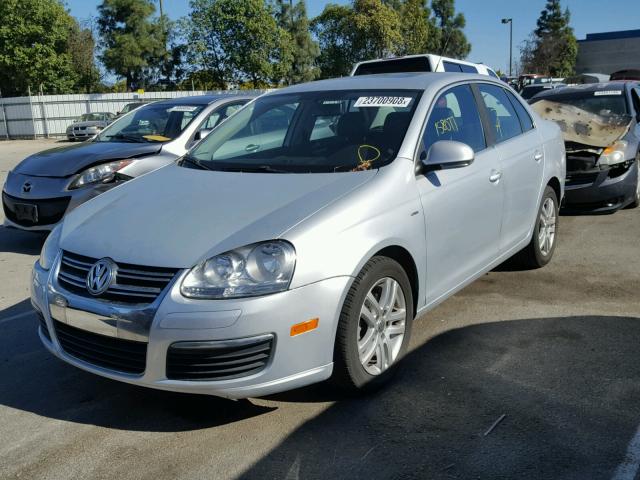 3VWEG71K57M188481 - 2007 VOLKSWAGEN JETTA WOLF SILVER photo 2