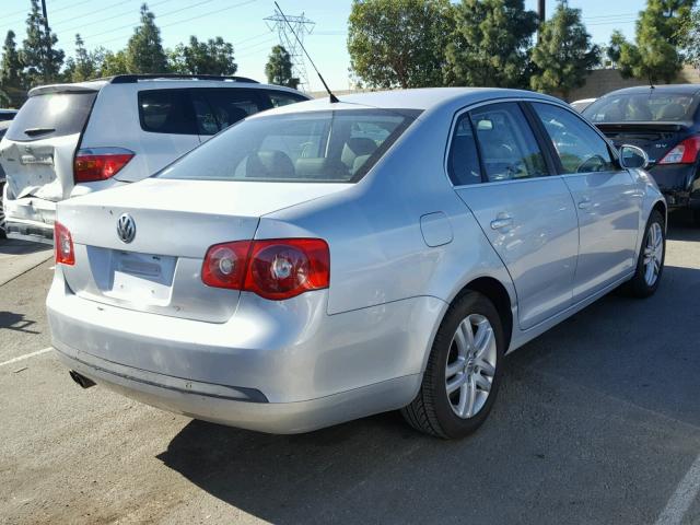 3VWEG71K57M188481 - 2007 VOLKSWAGEN JETTA WOLF SILVER photo 4