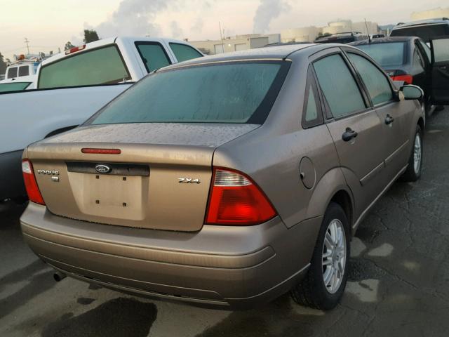 1FAFP34N25W263940 - 2005 FORD FOCUS ZX4 BROWN photo 4