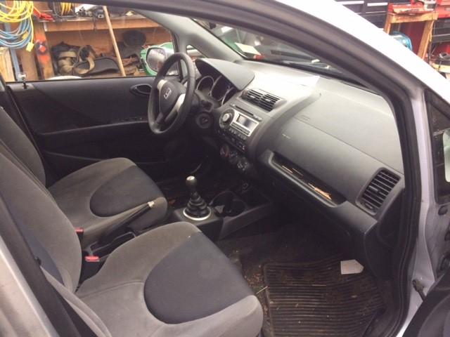 JHMGD37427S805850 - 2007 HONDA FIT SILVER photo 5