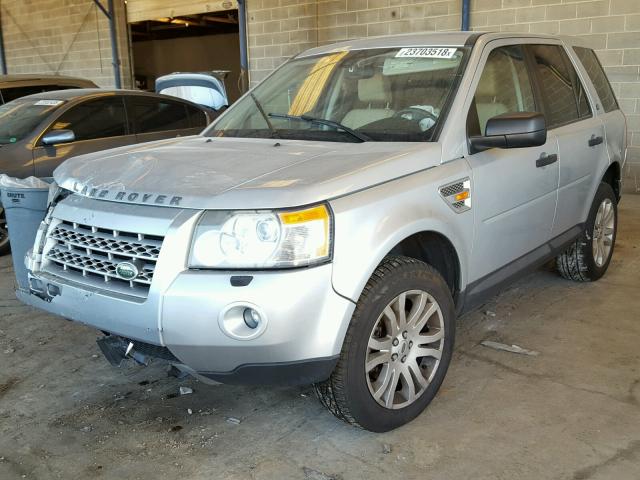 SALFS24NX8H046740 - 2008 LAND ROVER LR2 SE TEC SILVER photo 2