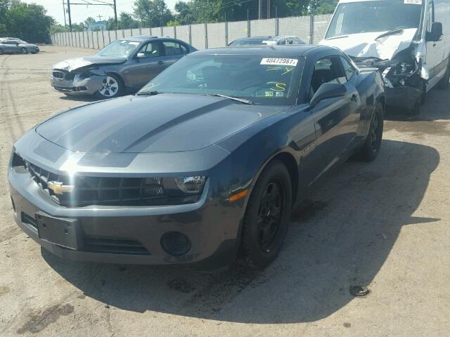 2G1FA1E3XD9212814 - 2013 CHEVROLET CAMARO LS GRAY photo 2