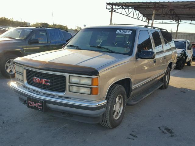 3GKEC16R9XG540563 - 1999 GMC SUBURBAN C GRAY photo 2