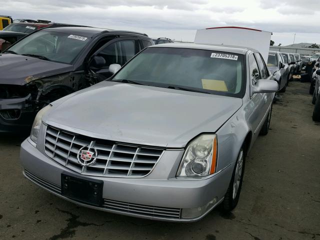 1G6KA5EY9AU123553 - 2010 CADILLAC DTS SILVER photo 2