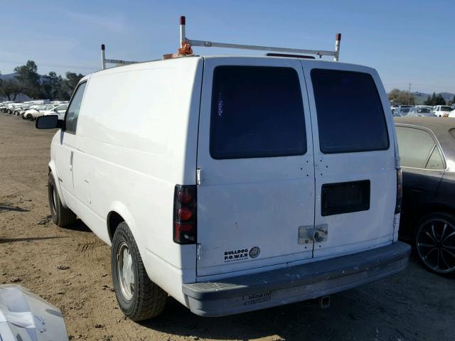 1GCDM19W8WB174687 - 1998 CHEVROLET ASTRO WHITE photo 3