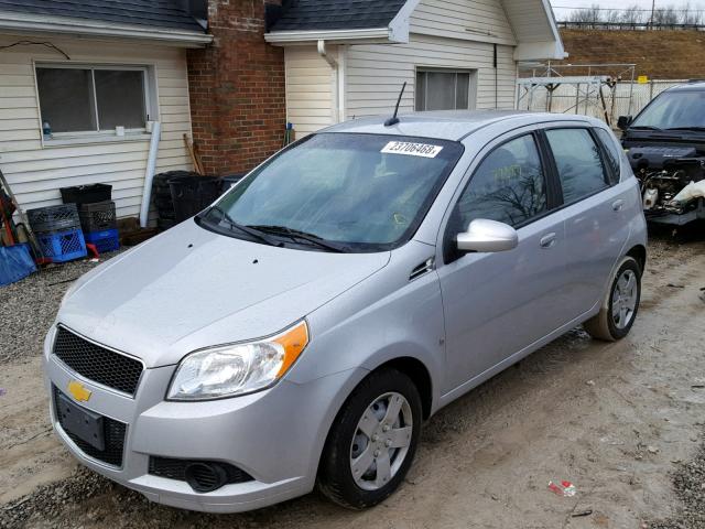 KL1TD66E59B671938 - 2009 CHEVROLET AVEO LS SILVER photo 2