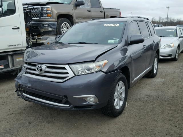 5TDBK3EHXBS054845 - 2011 TOYOTA HIGHLANDER GRAY photo 2