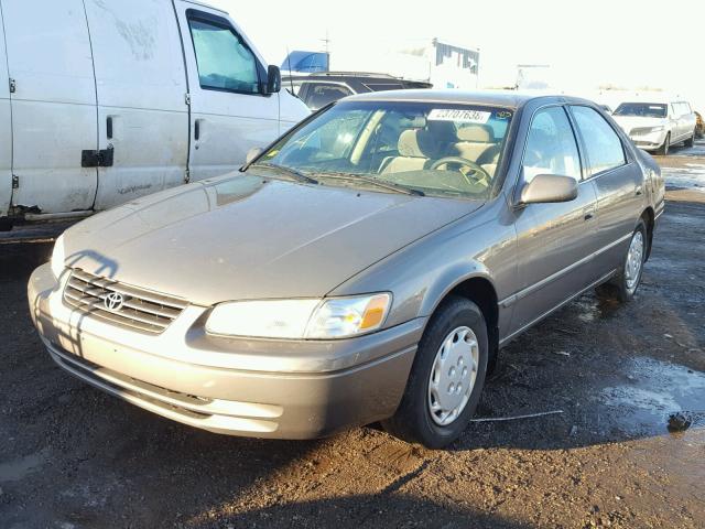 JT2BG22K4X0324229 - 1999 TOYOTA CAMRY LE TAN photo 2