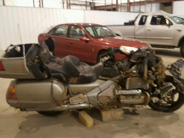 1HFSC47093A200215 - 2003 HONDA GL1800 GRAY photo 4