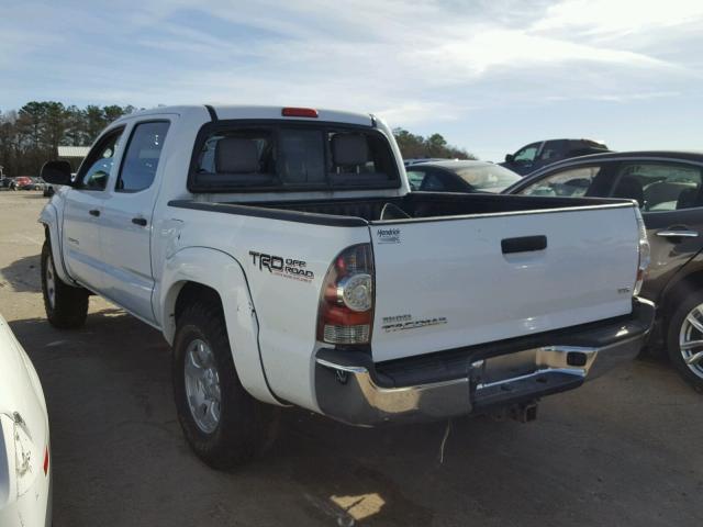 5TFLU4EN3DX069100 - 2013 TOYOTA TACOMA DOU WHITE photo 3