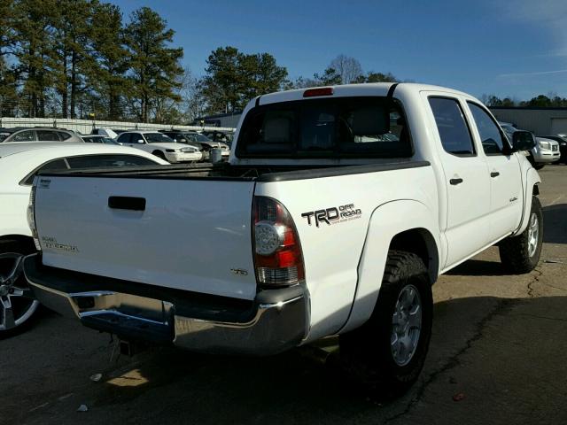 5TFLU4EN3DX069100 - 2013 TOYOTA TACOMA DOU WHITE photo 4