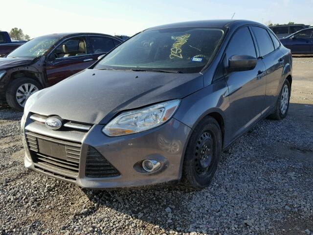 1FAHP3F23CL465826 - 2012 FORD FOCUS SE GRAY photo 2