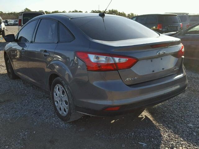 1FAHP3F23CL465826 - 2012 FORD FOCUS SE GRAY photo 3